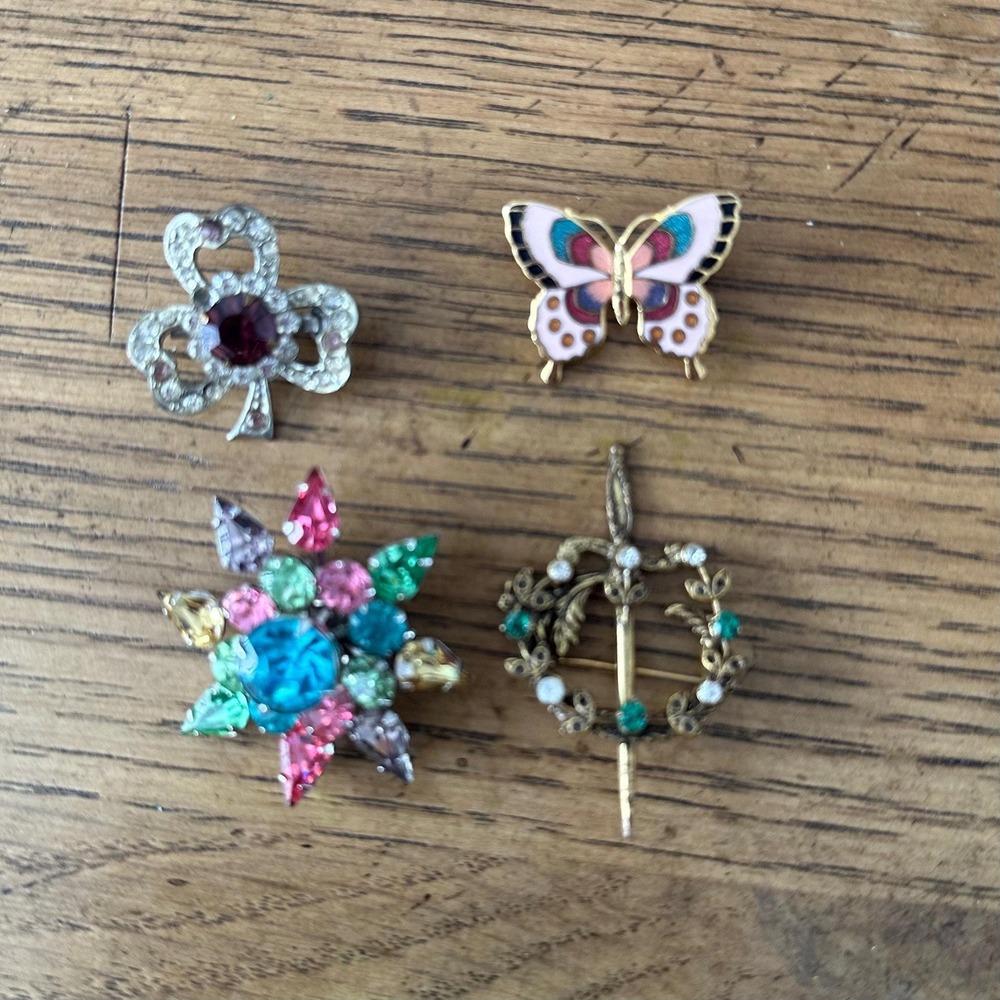 Vintage Brooches‎ Rhinestones Coro stones